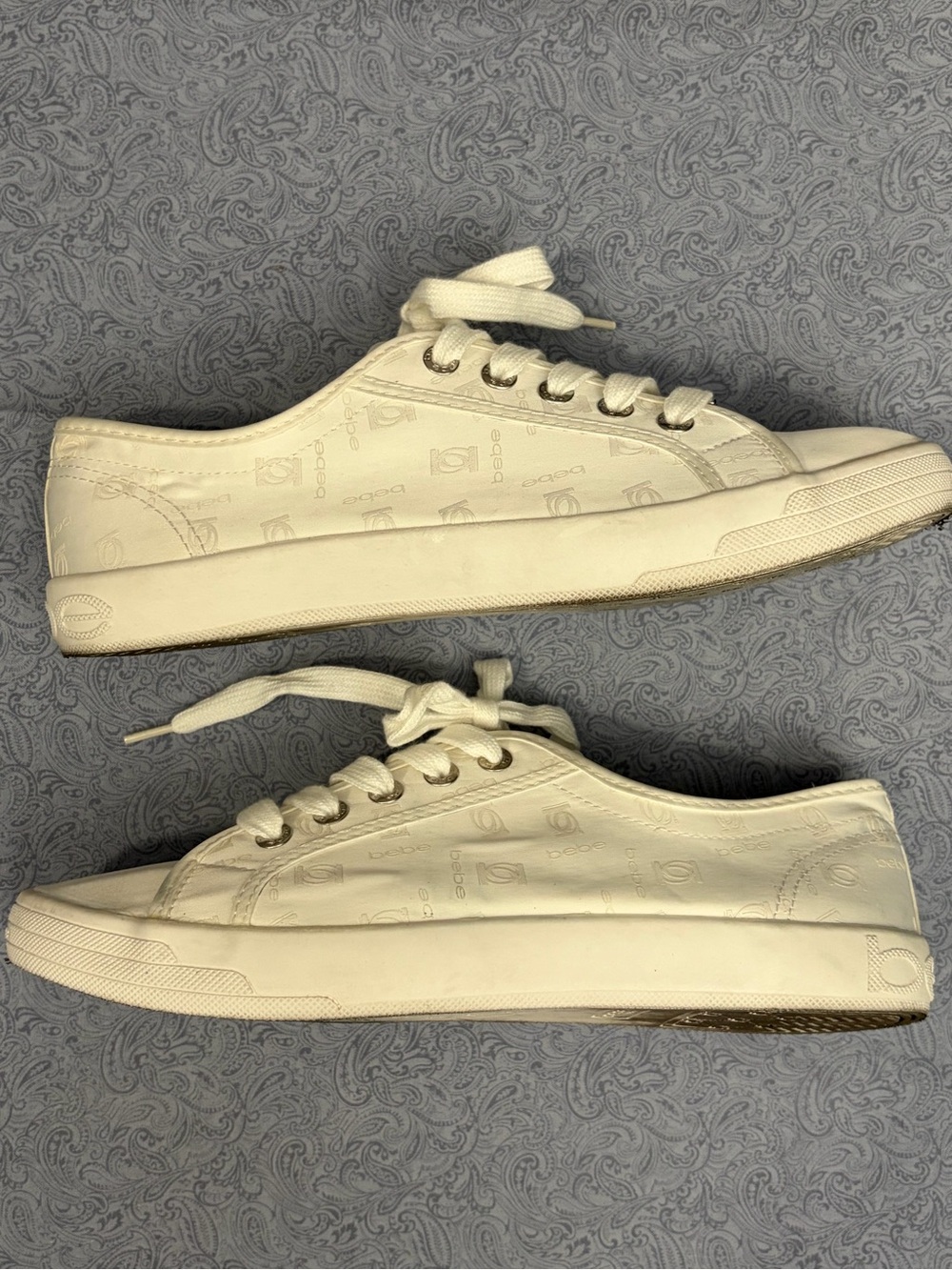 bebe sport Cream Low-Top  Canvas Women's Logo Sneakers 9